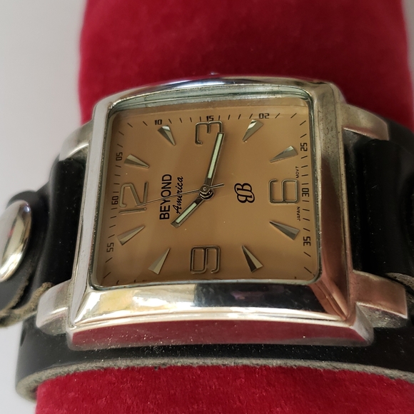 BEYOND America 🇺🇸  very stylish WATCH - Picture 4 of 8